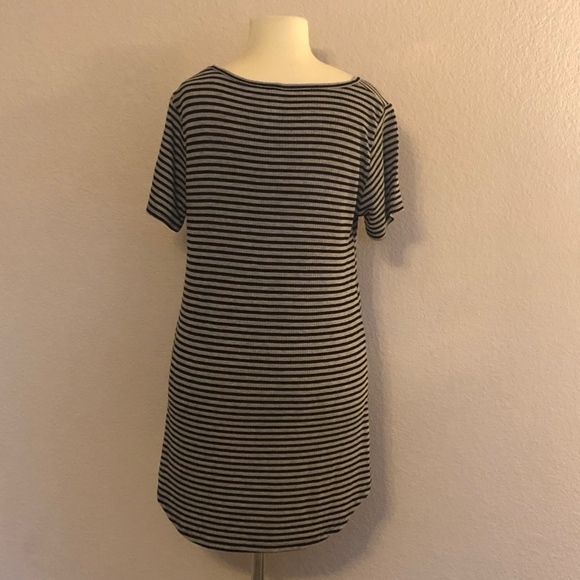 LuLaRoe - Gray & Black Striped Tee ((XXS)) - Picture 3 of 6